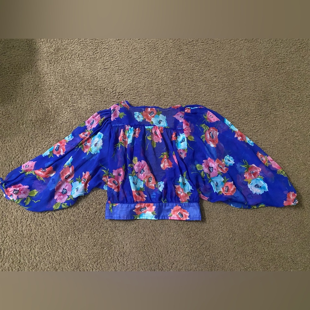 ☀️Tramp Blue floral lightweight crop top cardigan size Small - Picture 6 of 6